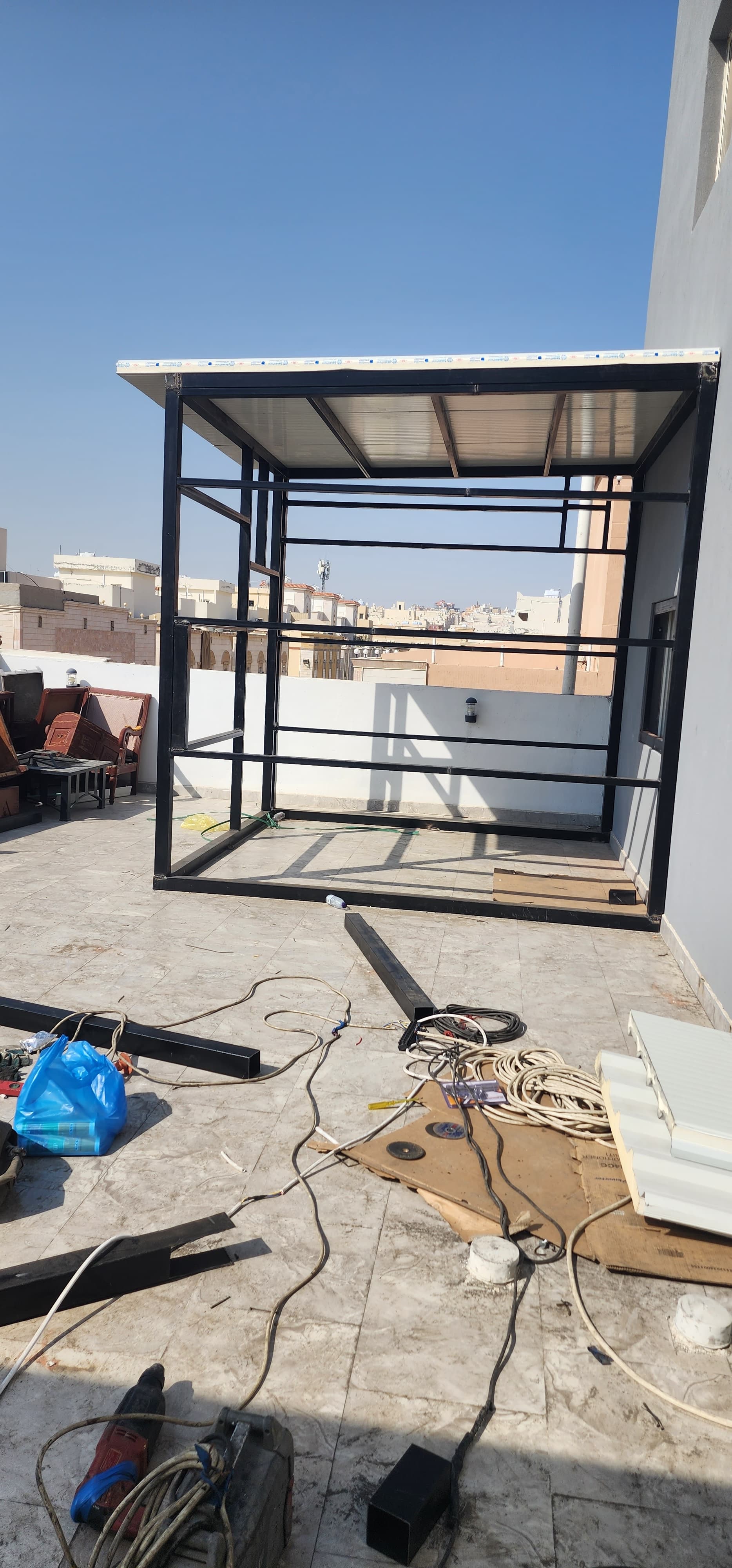 ٢٠٢٤١٢١٥_١٣١٨٣٨ ملحقات مشطبه ساندوتش بانل حديدية مع ديكورات جبسية داخلية